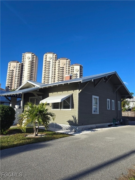 Photo - 2029 Clifford St