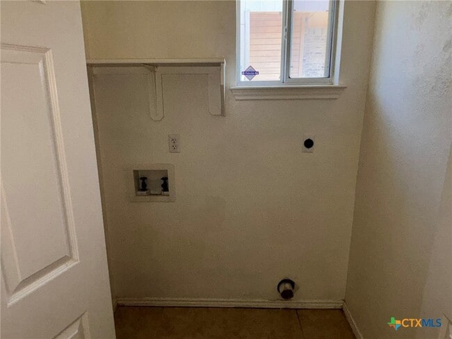 Photo - 2205 Garrett Dr