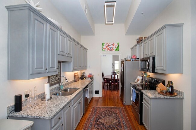 Photo - Spacious 3 Bedroom/3 Bathroom Townhome with Private Rooftop Deck