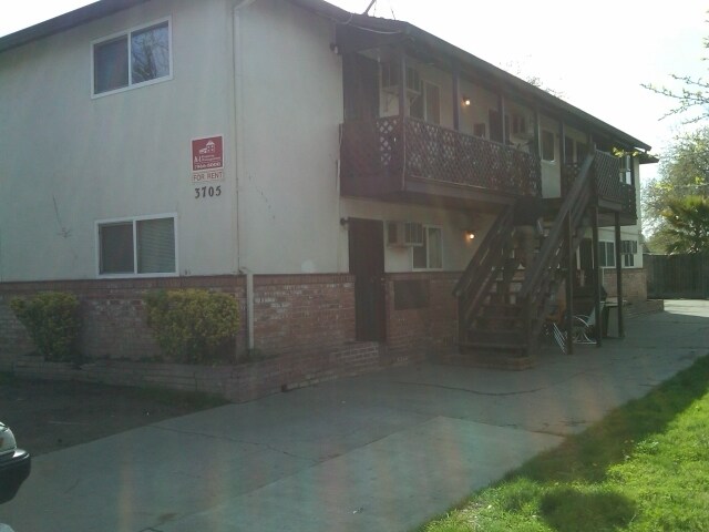 Photo - 3705 Morse Ave