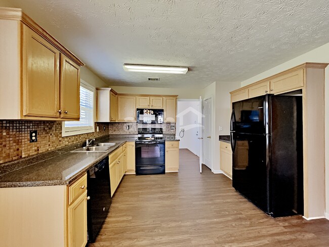 Photo - 400 Camella Cir