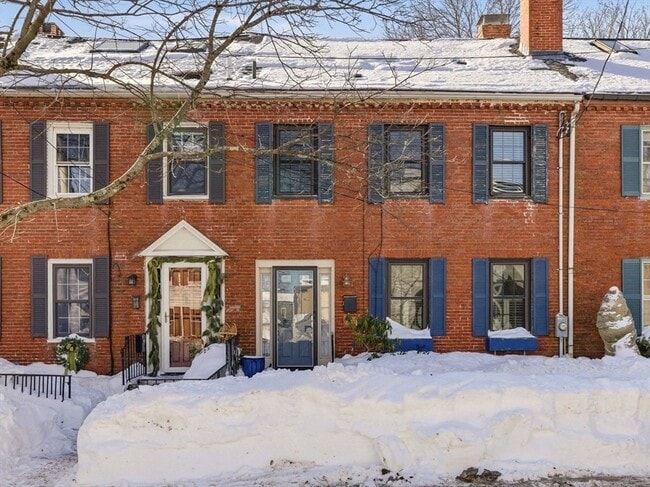 Building Photo - 25 Munroe St