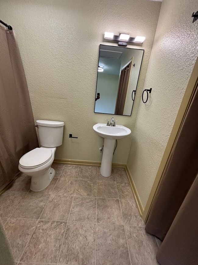 Photo - Remodeled 2 Bedroom Unit Off of Bert Kouns