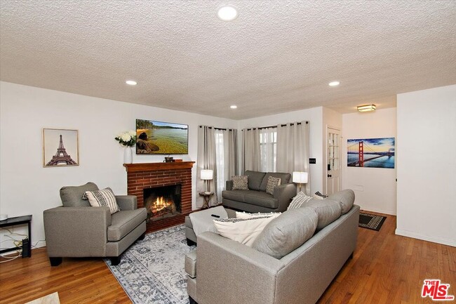 Photo - 2224 W Imperial Hwy Unidad One