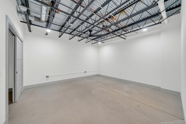 Photo - 215 Coca-Cola Pl