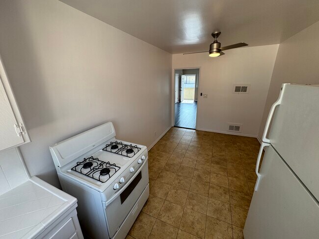 Photo - 5420 Russell Ave