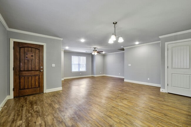 Photo - Beautiful 3 bed / 3.5 bath duplex with two car garage - Minutes from U of A!