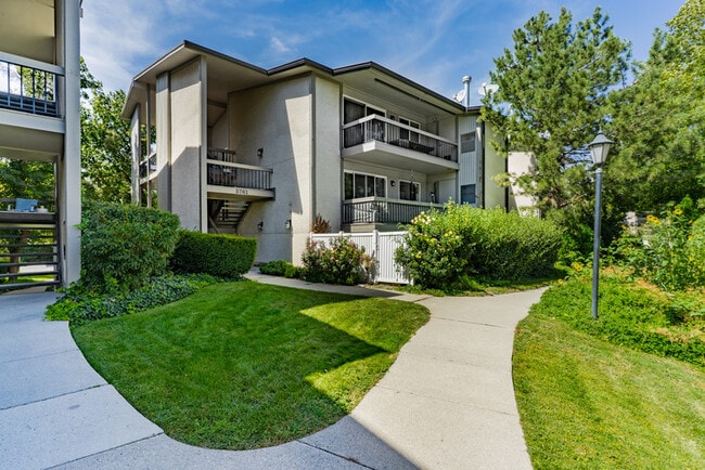 Building Photo - 5761 S Waterbury Cir Unit I
