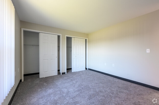 2BR, 1BA - 949SF - Primary Bedroom