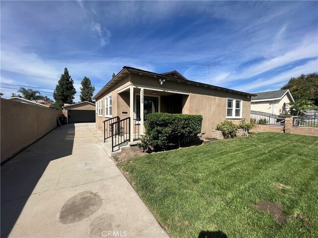 Photo - 2588 Genevieve St N