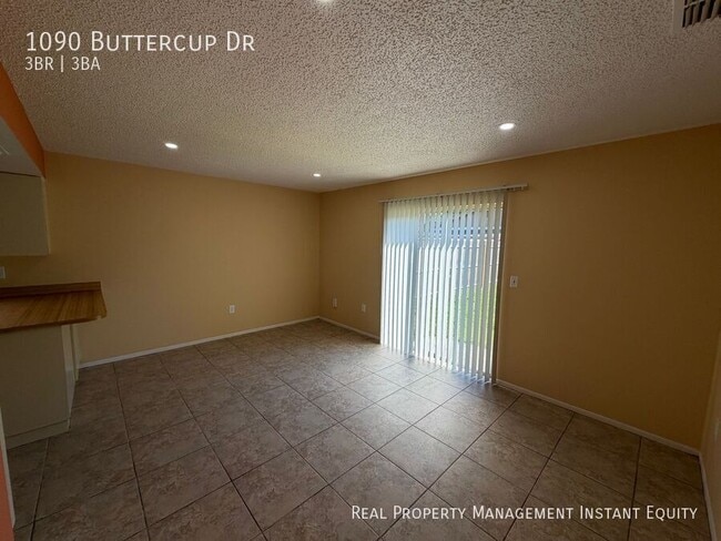 Photo - 1090 Buttercup Dr
