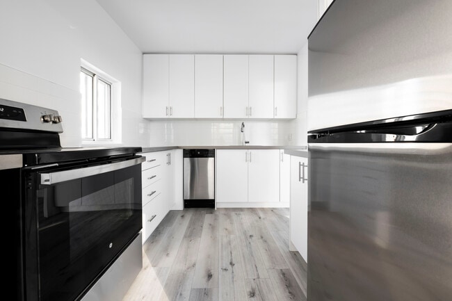 Building Photo - The Torontonian