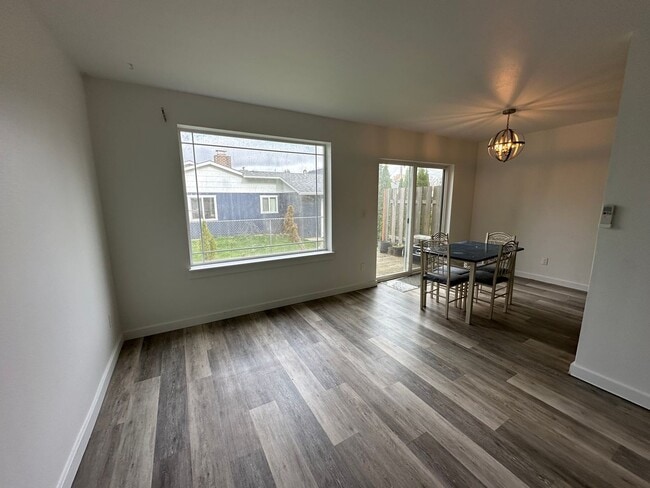 Photo - Newer 4 bedroom 2 1/2 bath Duplex Unit In Lebanon