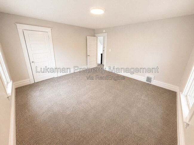 Photo - 917 Oak St