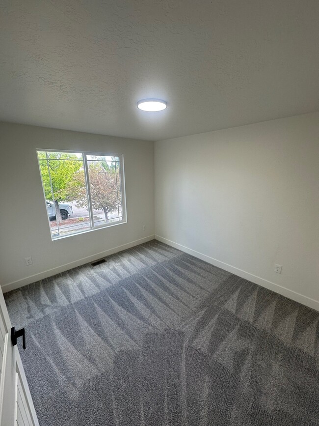 Photo - 4433 Mankato St