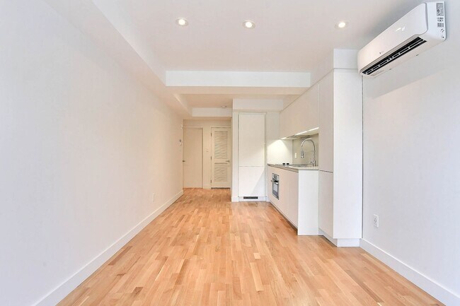 Photo - 3195 Av. Van Horne Unit 205