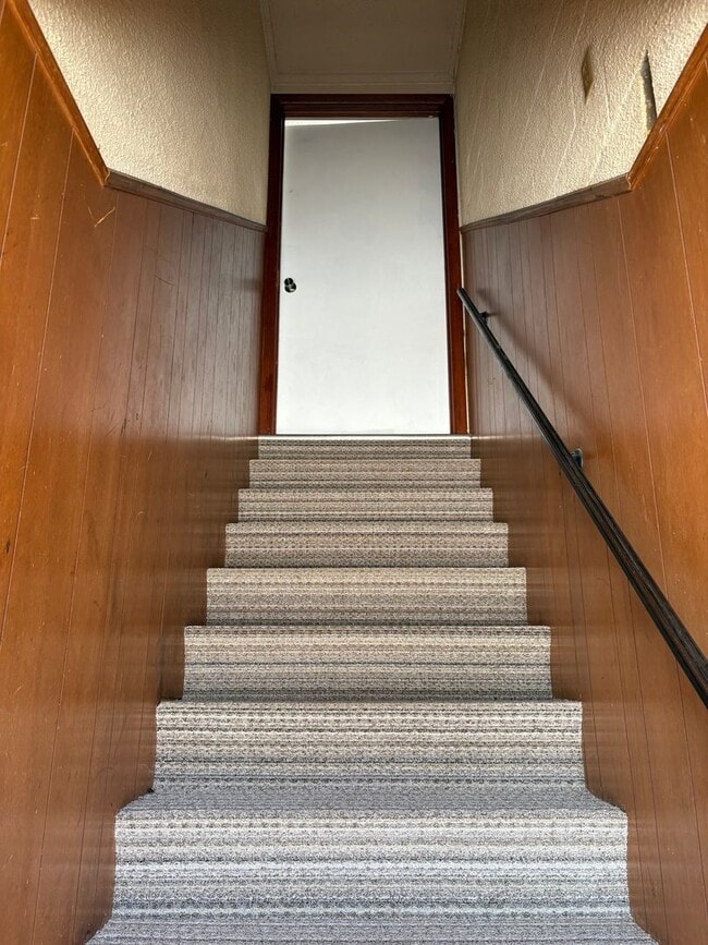 1620 1/2 N. Grand