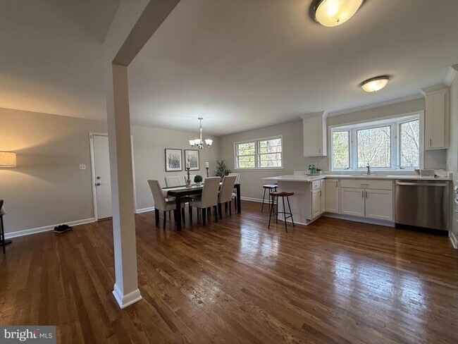 Photo - 1101 Dead Run Dr