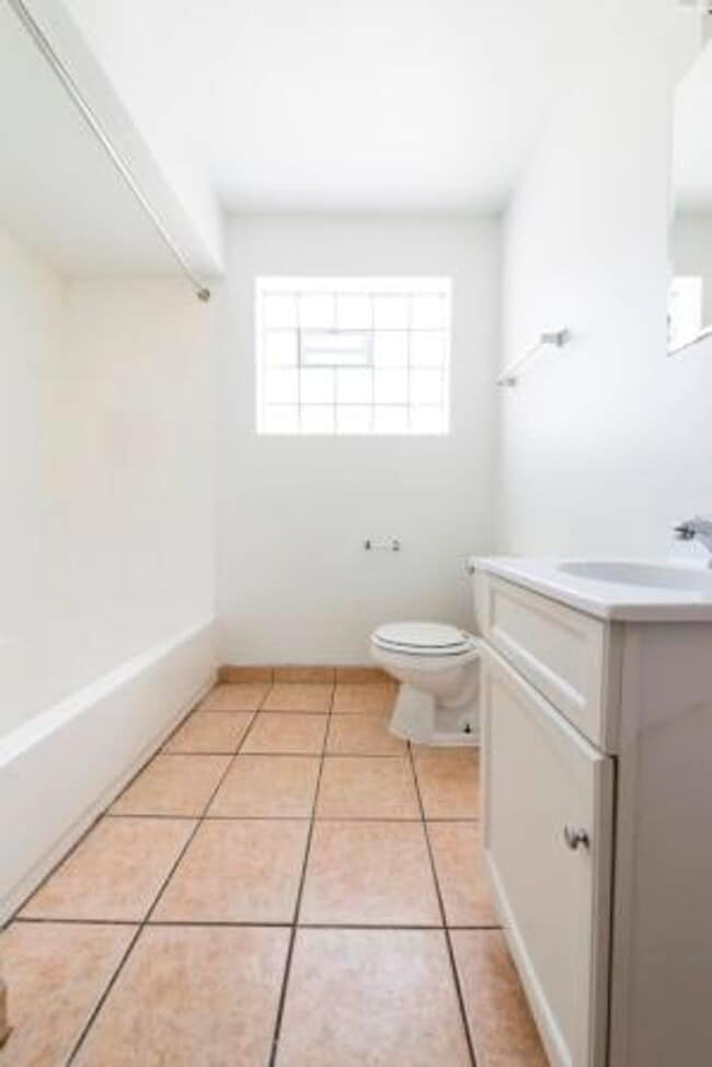 7901 S Paxton