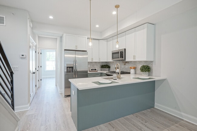 Building Photo - 1127 S 20th St Unit 3