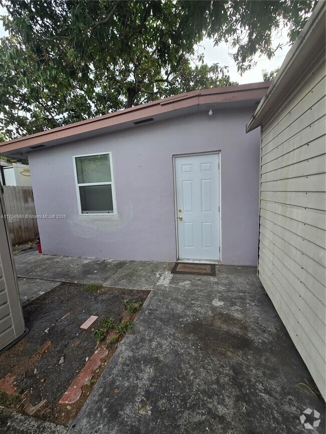 Building Photo - 3252 NW 102nd St Unit back Rental