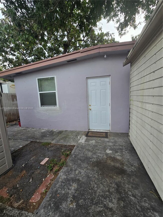 Photo - 3252 NW 102nd St Apartamento Unidad back