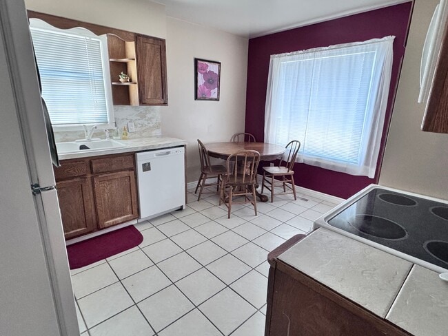 Photo - 1237 Cross St