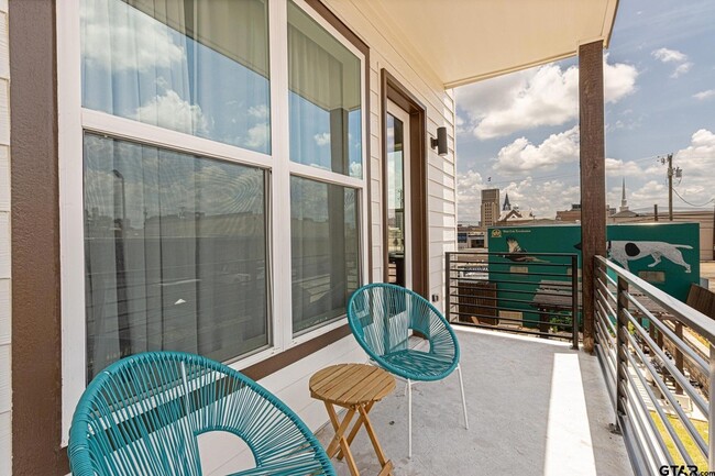 Photo - 540 W Erwin St