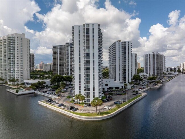 Photo - 20515 E Country Club Dr Unidad 746