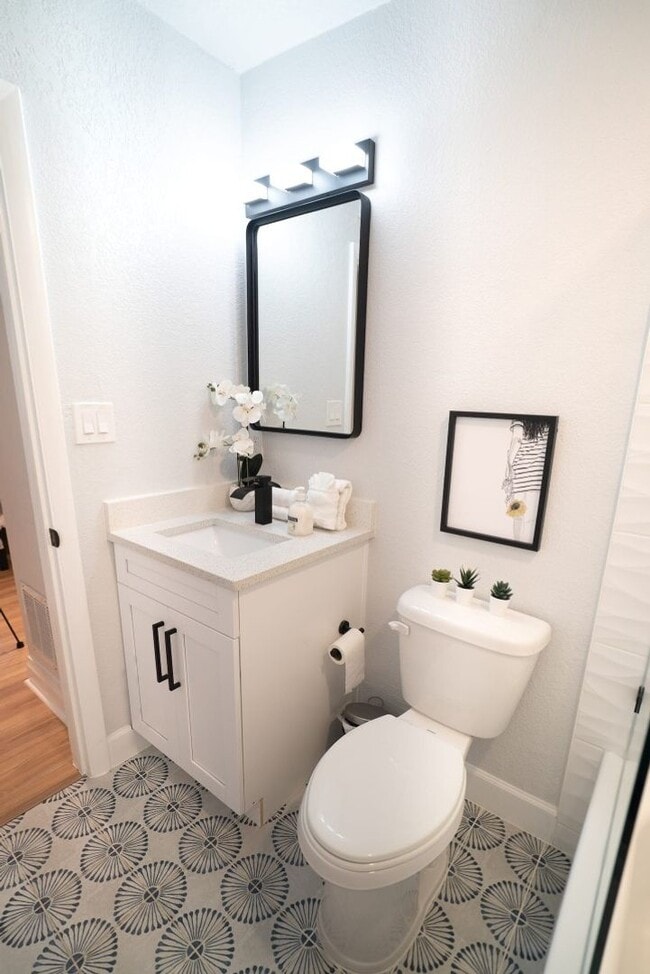 Photo - Chic & Stylish  Central location