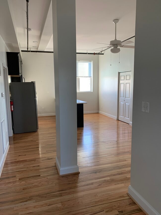 Building Photo - 1103A N Arthur Ashe Blvd Unit B