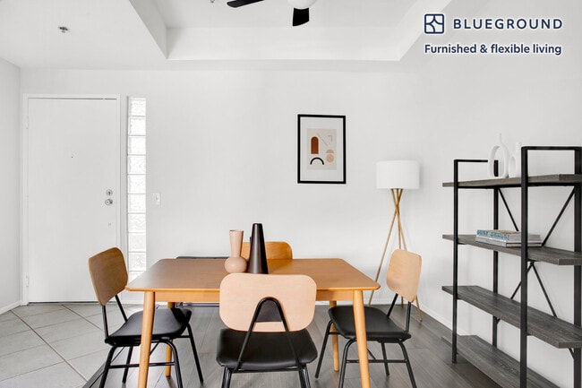 Photo - 4532 Murietta Ave Unidad FL2-ID778