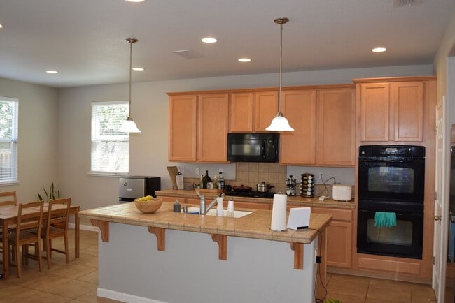 Photo - 904 Campfire Cir