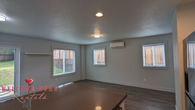 100-102 Oak St Unit 100