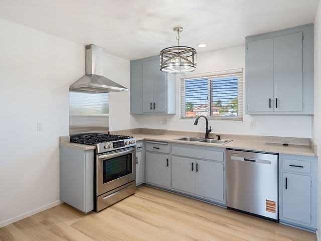 Building Photo - 3913 W 178th St Unit D