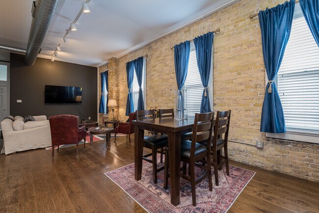 Photo - 2102 N Palmer St