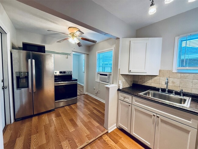 Building Photo - 3921 Woodleigh St