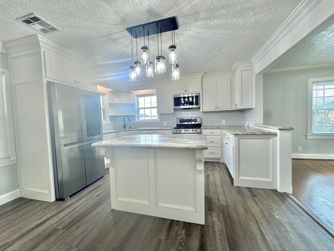 Photo - 702 Marion St