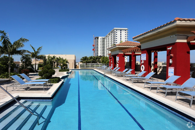 Piscina en el techo - The Whitney Apartamentos