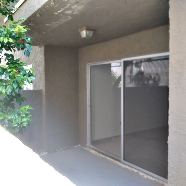 2208 Gates Ave Unit 1