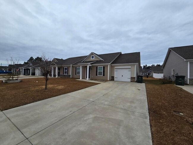 Photo - 437 Conifer St