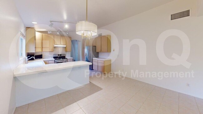 Photo - 144 E Mesquite Crest Pl