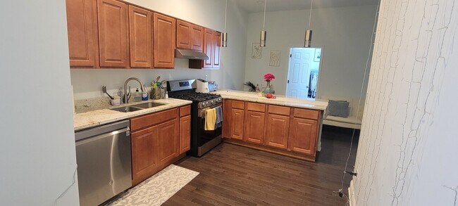 Photo - 930 W Belmont Ave Unit 201