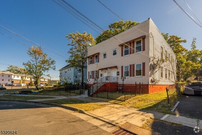 Building Photo - 1316 Middlesex St Rental