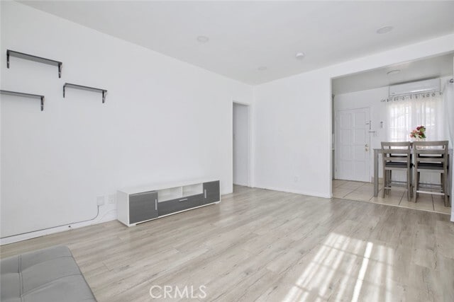 Photo - 5945 Willowcrest Ave