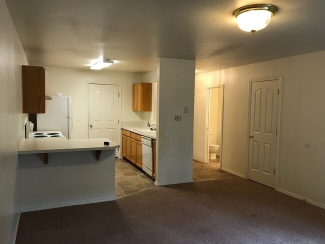 Photo - 1 car garage with 2 bedroom and 1.5 bathrooms, this townhome will not last long