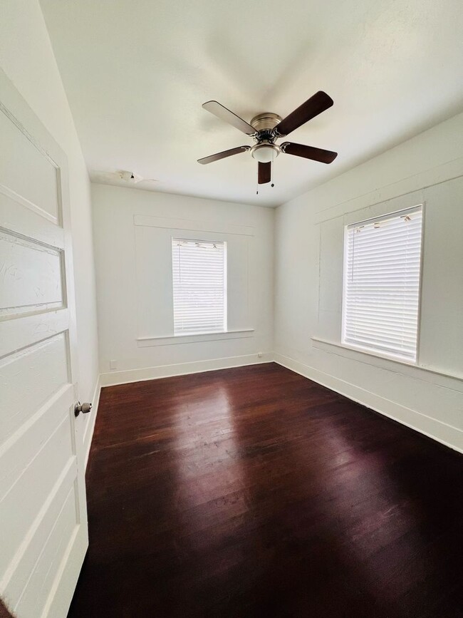 Photo - 3327 Procter St