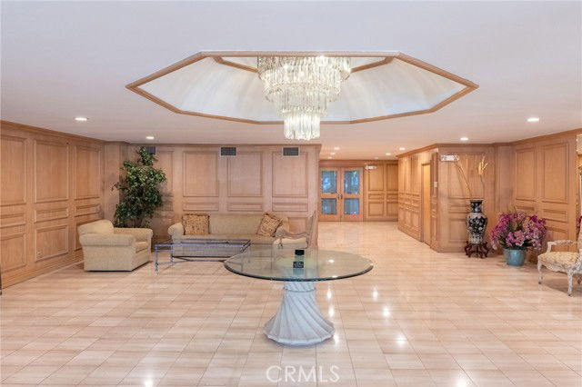 Building Photo - 339 N Palm Dr