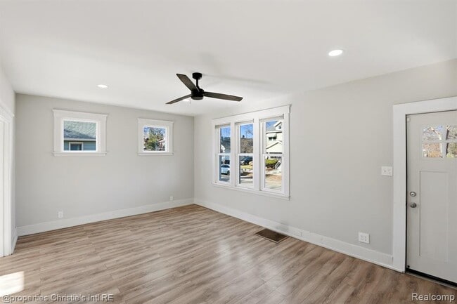 Photo - 1953 Brighton St