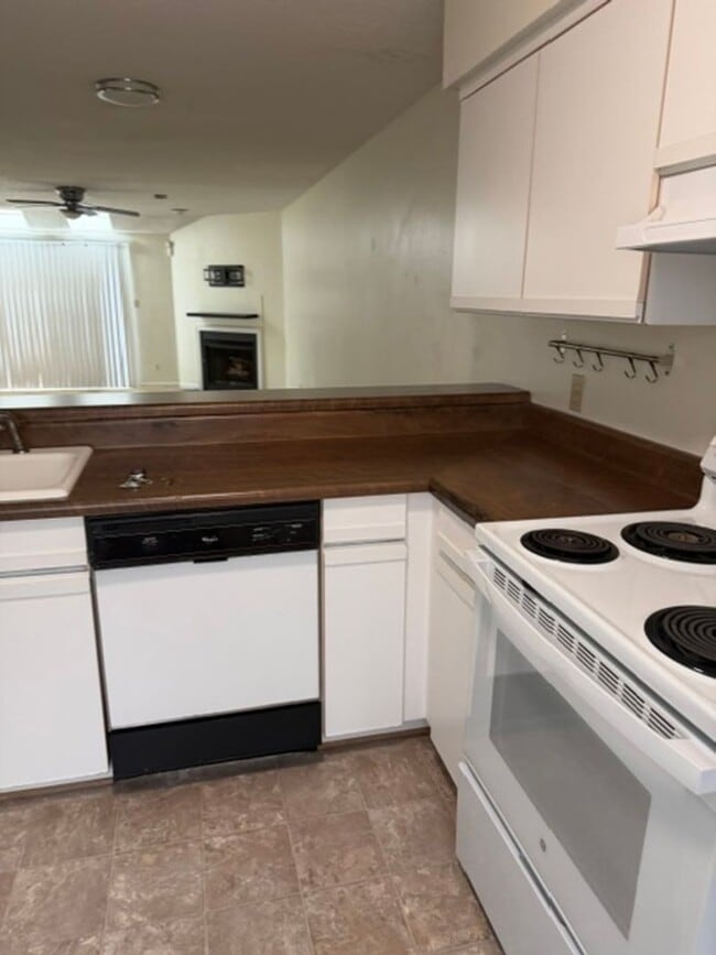 Photo - 807 Seawinds Ln